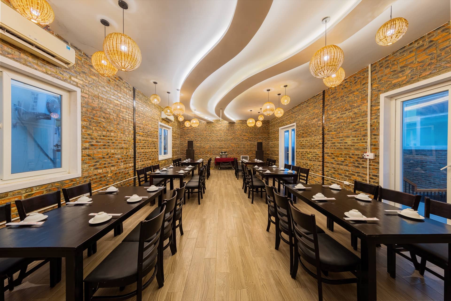 Khu vực xung quanh